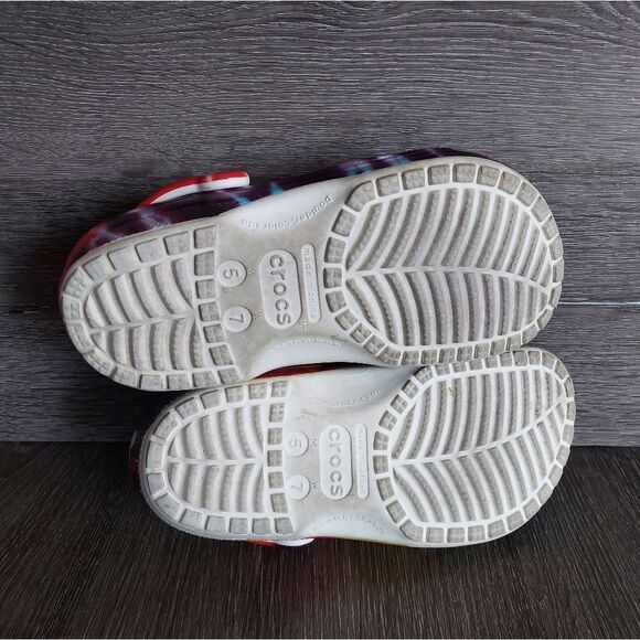 CROCS Classic Tie Dye Graphic Clogs Shoes Rainbow 🌈Size M5/W7 - Picture 8 of 8